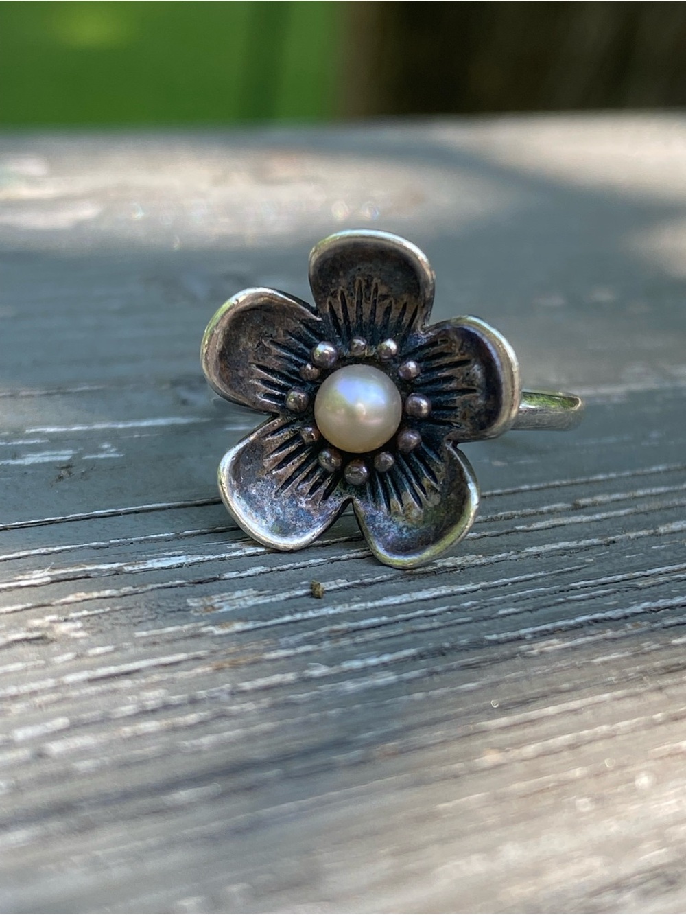 Sterling Silver Floral Ring with White Central Pearl Petunia Pansy Daisy 🌼 - Picture 4 of 14